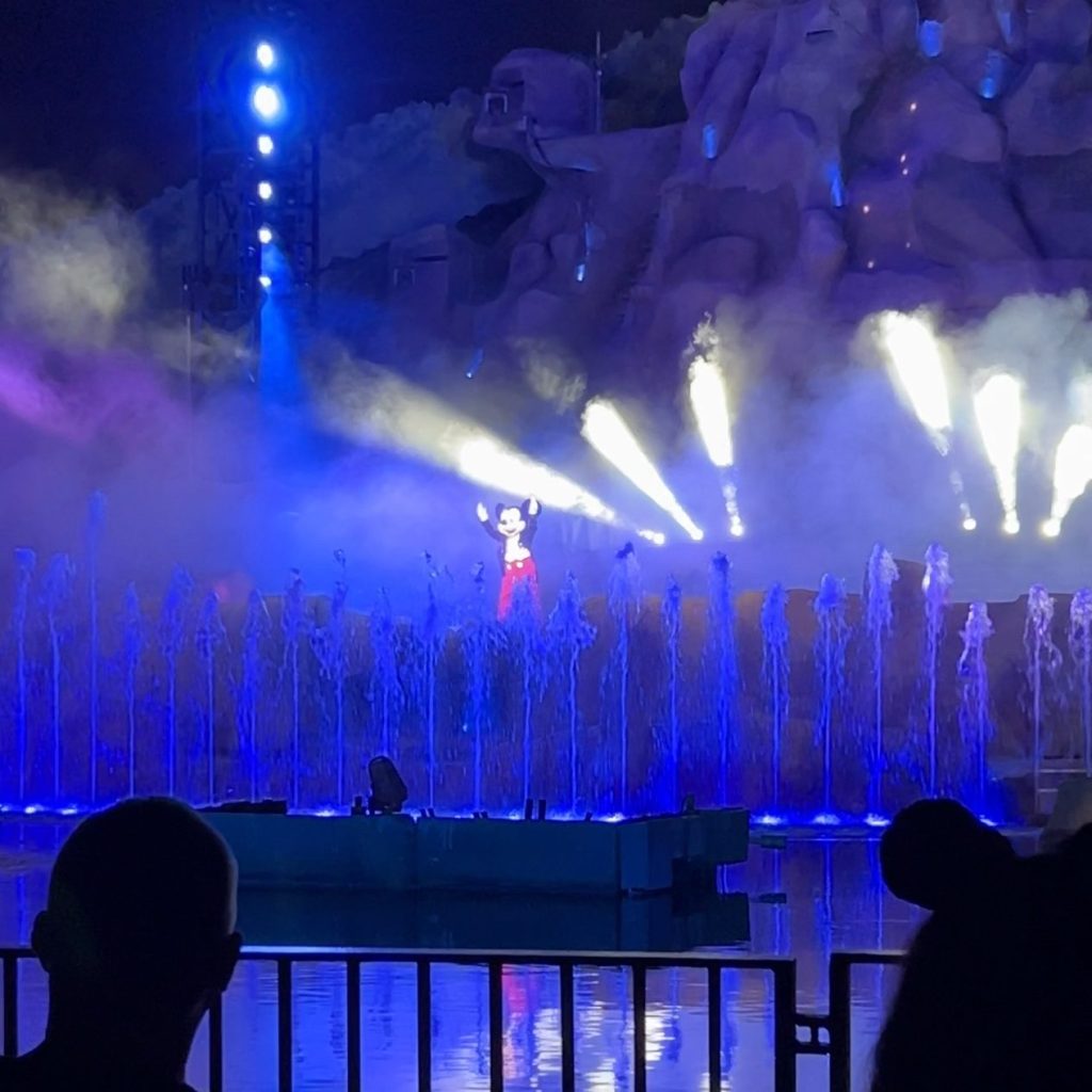 A Complete Guide to the Fantasmic! Dining Package at Hollywood Studios